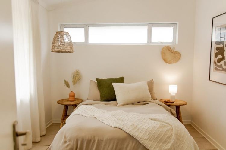 Eco-friendly bedroom with sustainable materials and natural decor.
